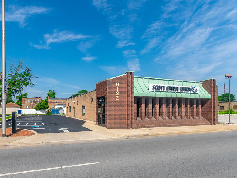 9122 S Kedzie Ave, Evergreen Park, IL for sale - Primary Photo - Image 1 of 16