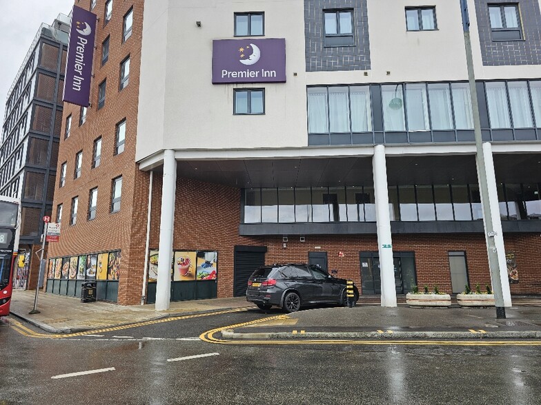 Colham House, Bakers Road, Uxbridge for lease - Building Photo - Image 2 of 7