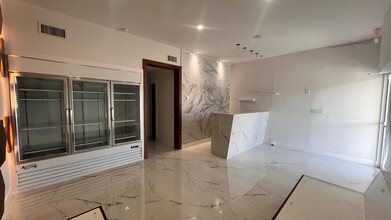 835 SE 9th St, Deerfield Beach, FL for lease Interior Photo- Image 2 of 10