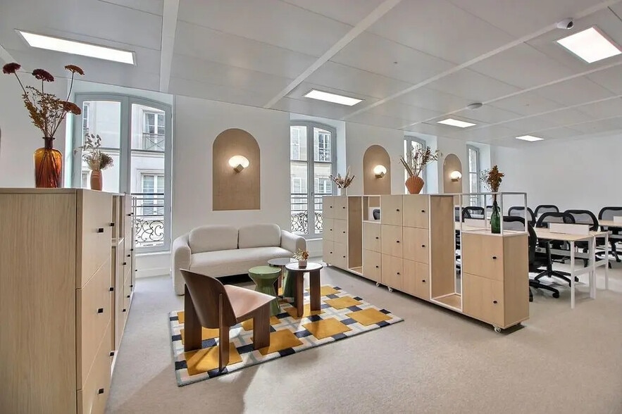 Office in Paris for lease - Building Photo - Image 2 of 7