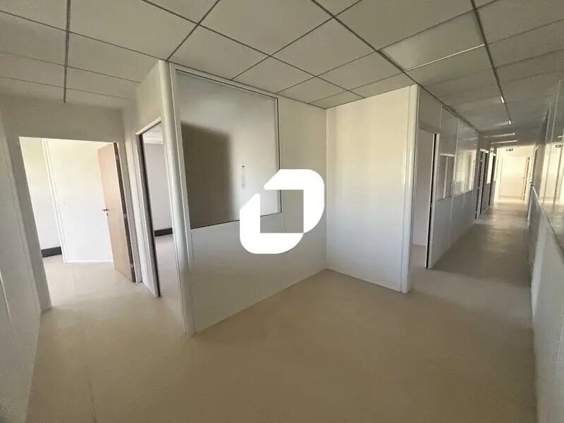 Office in Argenteuil for lease Interior Photo- Image 1 of 10