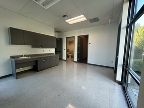 3995 Fairview Industrial Dr, Salem, OR for lease Interior Photo- Image 2 of 3