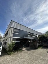 Flex in Colombes for lease Building Photo- Image 2 of 4