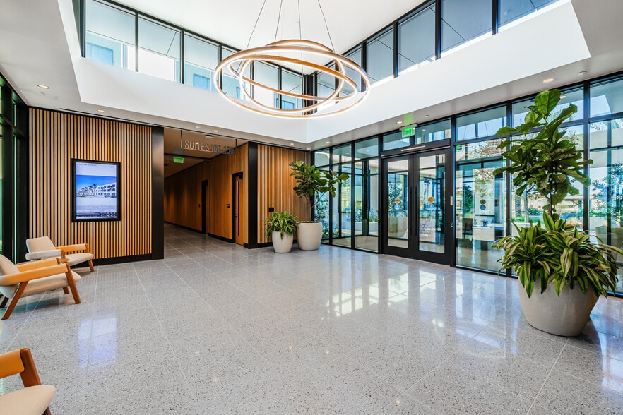 1 Meridian Vista Dr, Las Vegas, NV for lease - Lobby - Image 3 of 13