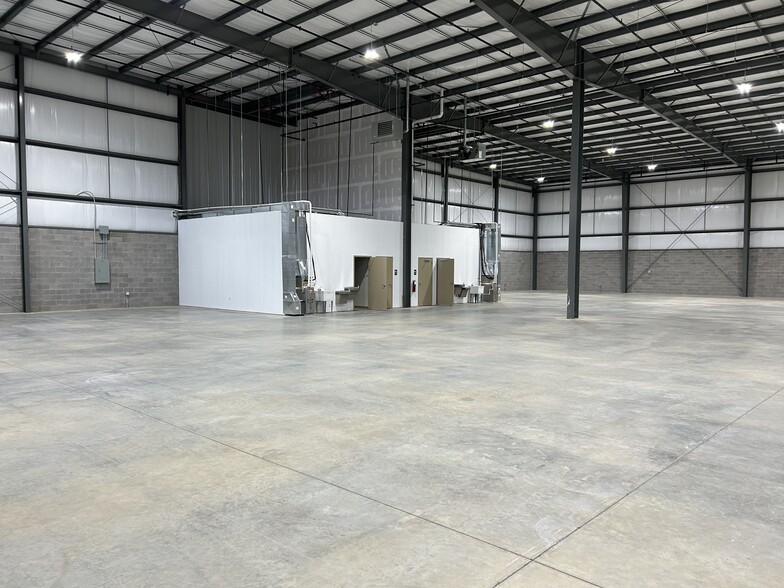 6451 Ladd Ave, Louisville, KY for sale - Interior Photo - Image 3 of 6