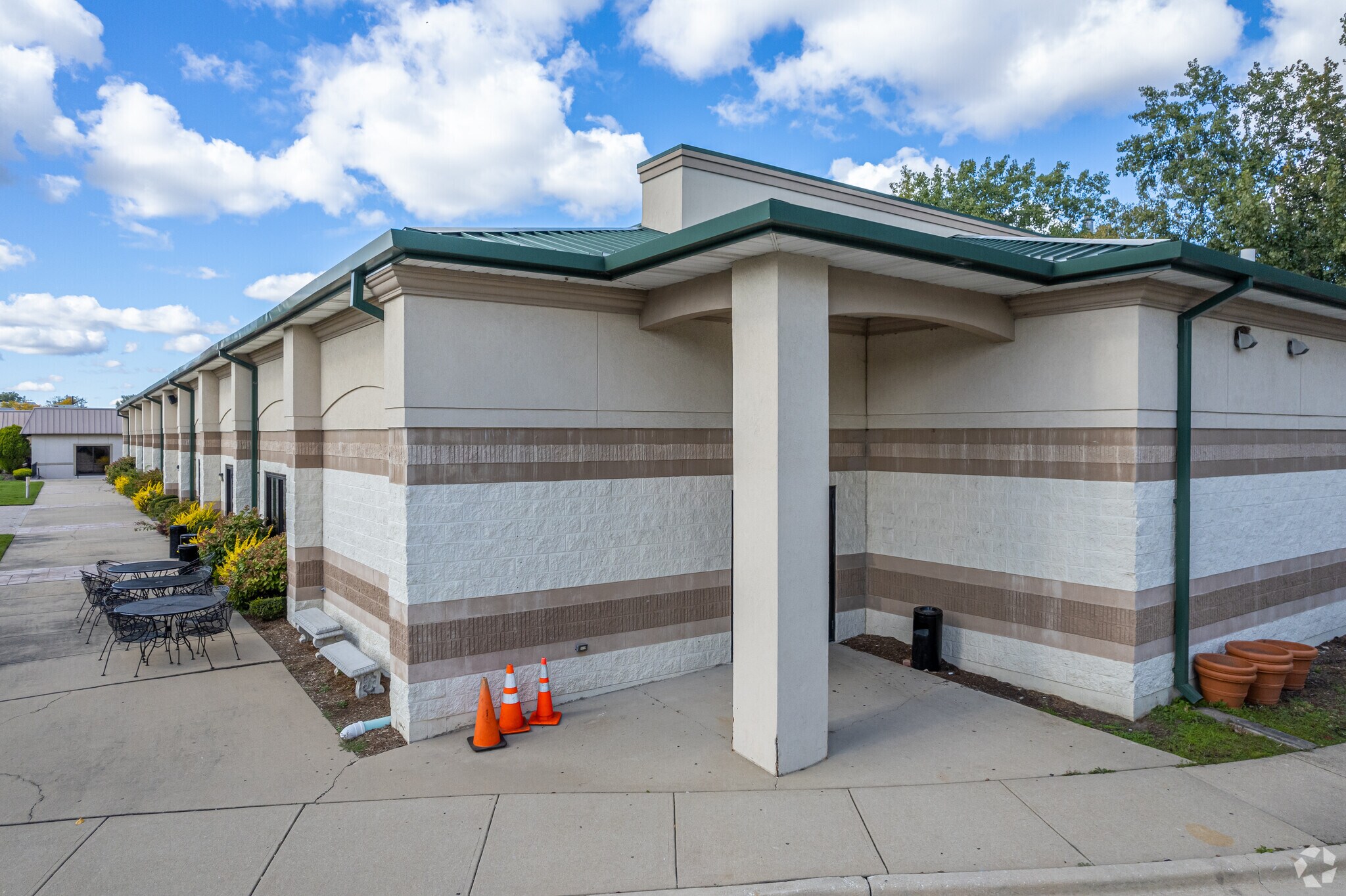 933 South Riverside Drive, Elmhurst, IL 60126 Industrial for Sale