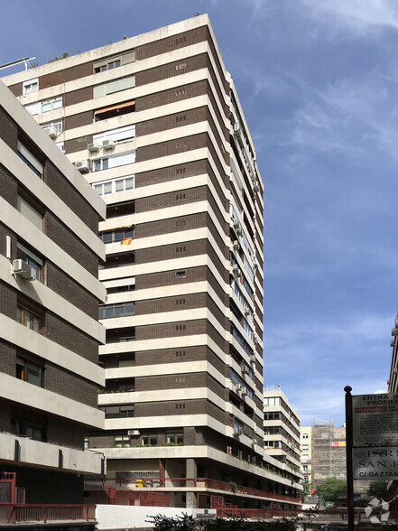 Multifamily in Madrid, MAD for sale - Building Photo - Image 1 of 1