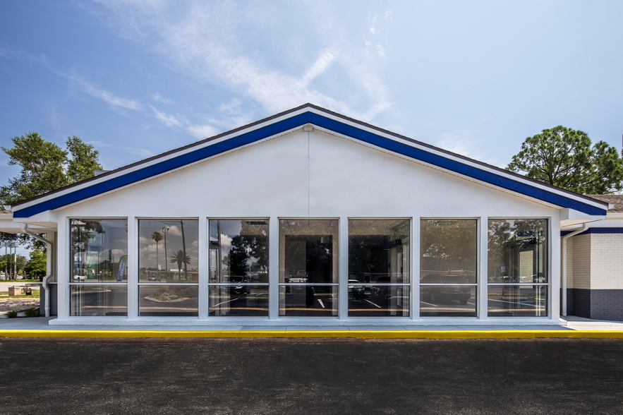 2595 W International Speedway Blvd, Daytona Beach, FL for lease - Building Photo - Image 2 of 8