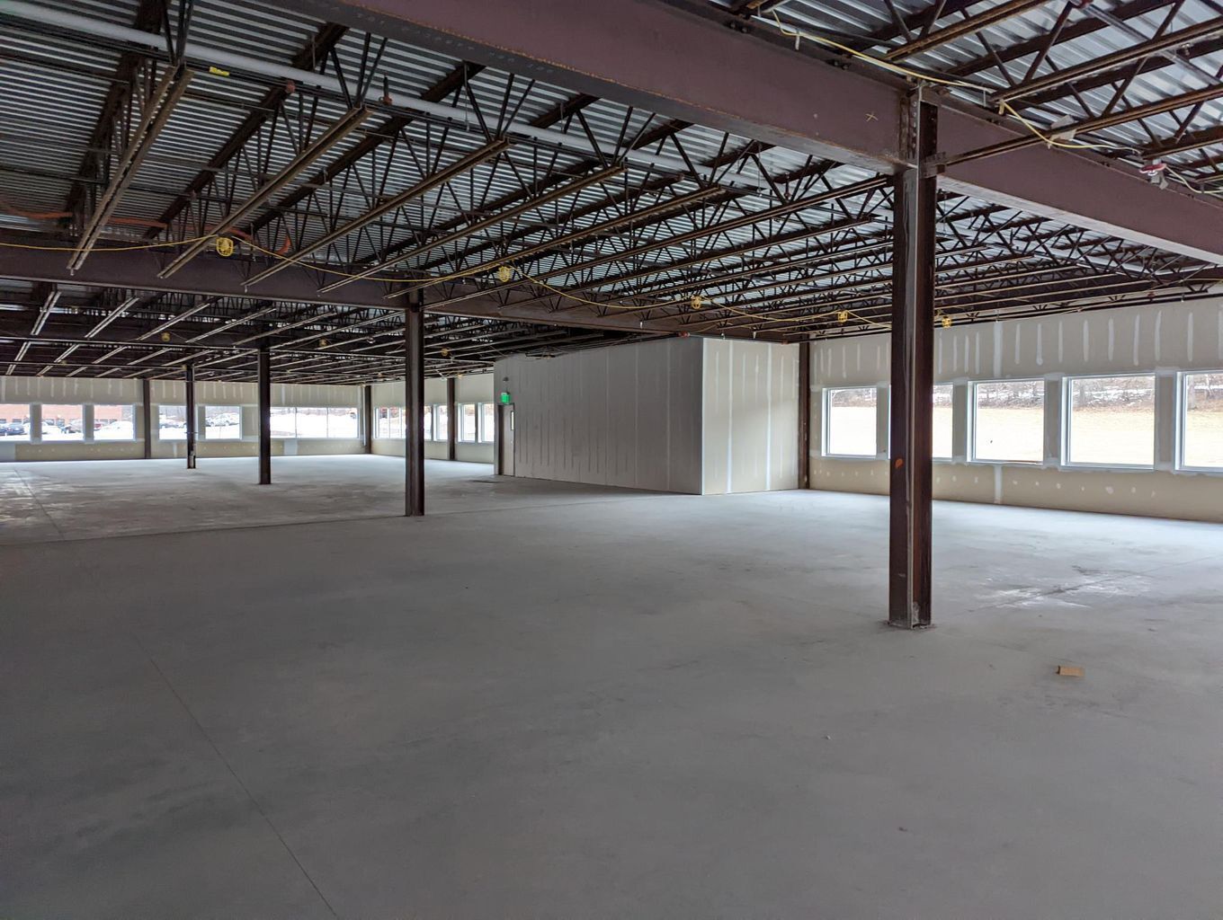 33 Tech Valley Dr, East Greenbush, NY for lease Interior Photo- Image 1 of 11