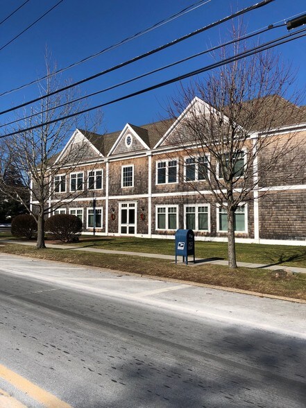 2322 Montauk Hwy, Bridgehampton, NY for sale - Primary Photo - Image 1 of 1