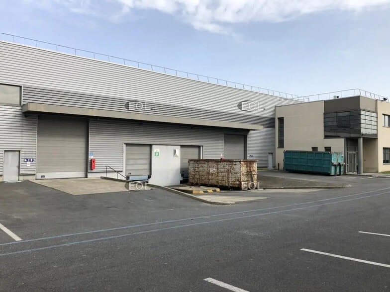 Industrial in Gennevilliers for lease - Building Photo - Image 1 of 8