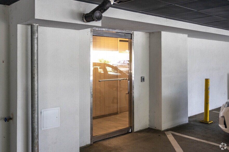 1165 Northern Blvd, Manhasset, NY 11030 Zurich Depository