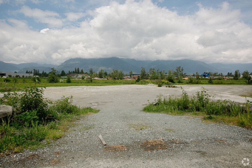 7582 Cannor Rd, Chilliwack, BC for lease - Primary Photo - Image 1 of 3