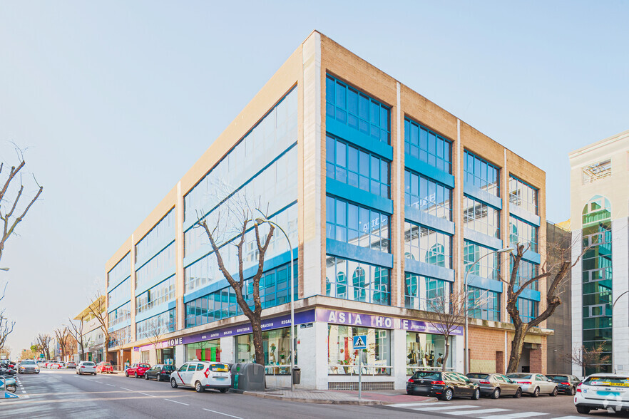 Calle de Julián Camarillo, 7 C, Madrid, Madrid for lease - Primary Photo - Image 1 of 3