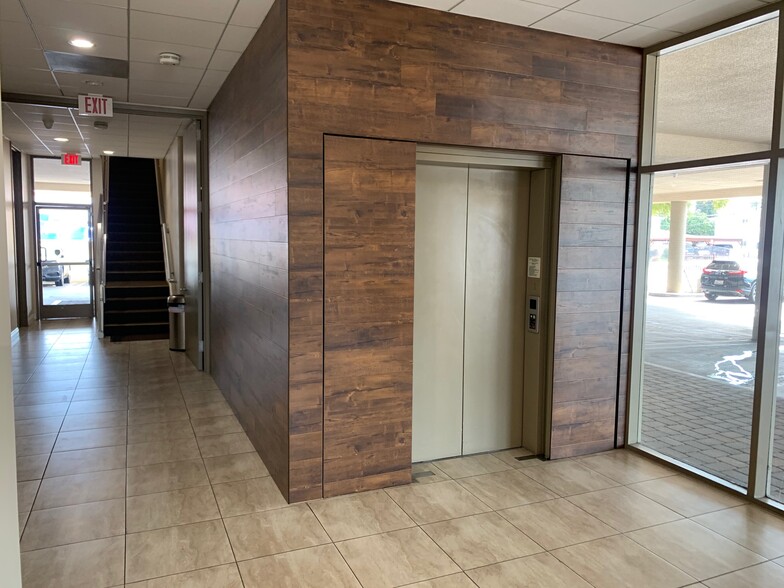 3700 Santa Fe Ave, Long Beach, CA for lease - Lobby - Image 2 of 3