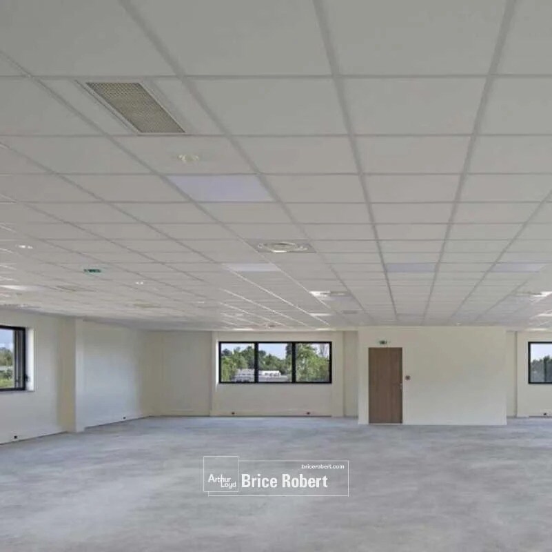 Office in Dardilly for lease Interior Photo- Image 1 of 1