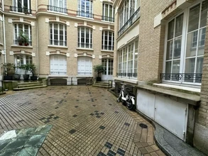 Office in Paris for lease Building Photo- Image 2 of 3