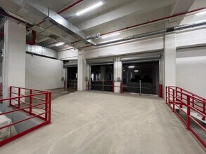 Industrial in Paris for lease Building Photo- Image 1 of 1