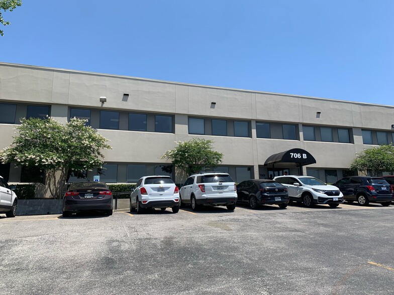 706 W Ben White Blvd, Austin, TX for lease - Building Photo - Image 1 of 4