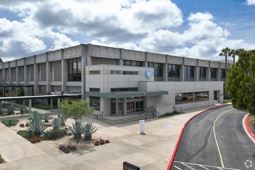 16399 W Bernardo Dr, San Diego, CA for lease - Building Photo - Image 1 of 6
