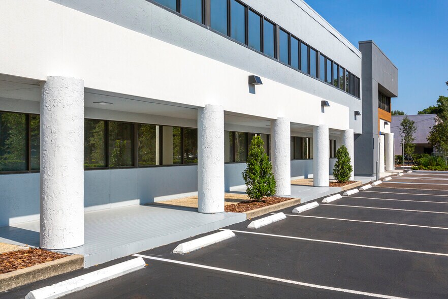 140 N Westmonte Dr, Altamonte Springs, FL for lease - Building Photo - Image 3 of 32