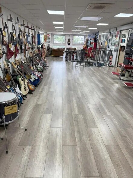 Flex in Courbevoie for lease - Interior Photo - Image 2 of 8