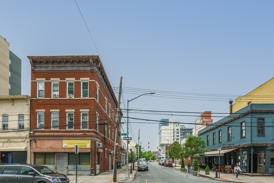 3902 29th St, Long Island City, NY for sale - Building Photo - Image 3 of 5