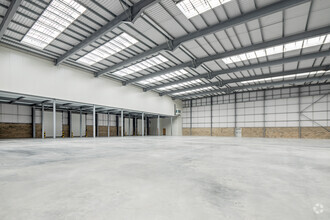 Claps Gate Ln, London for lease Interior Photo- Image 1 of 17