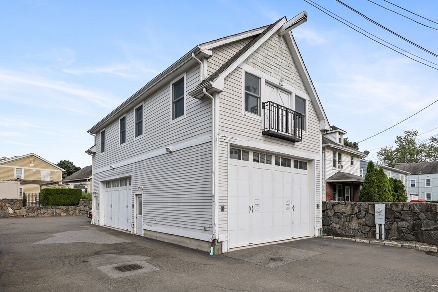 364 W Putnam Ave, Greenwich, CT for lease - Building Photo - Image 2 of 23