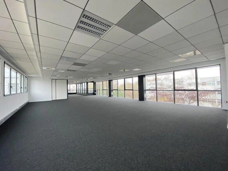 Office in Chelles for sale - Building Photo - Image 2 of 19