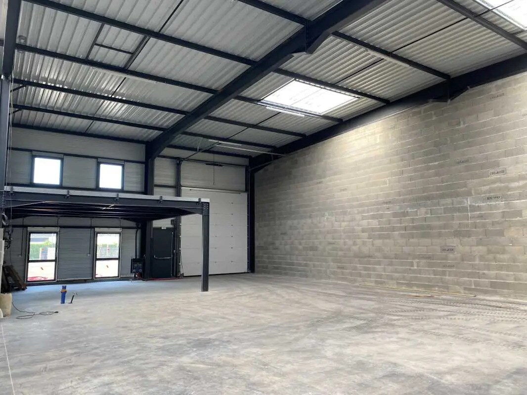 Flex in Saint-Priest for lease Interior Photo- Image 1 of 8