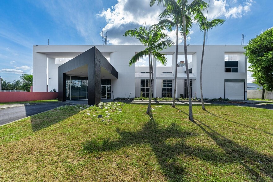194 NW 187th St, North Miami, FL for sale - Building Photo - Image 2 of 14
