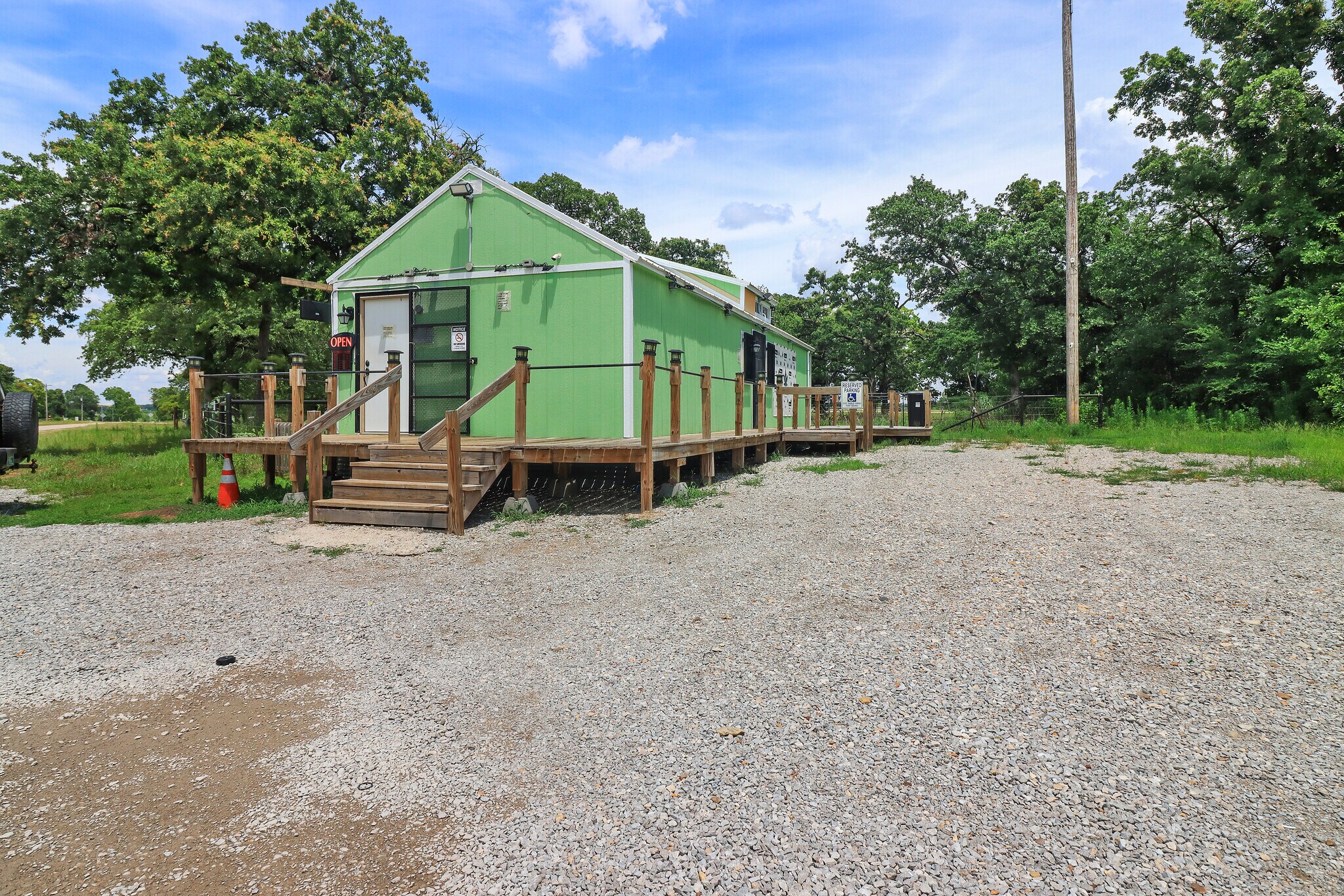 22995 US77, Thackerville, OK 73459 Border Buds Dispensary exit 1