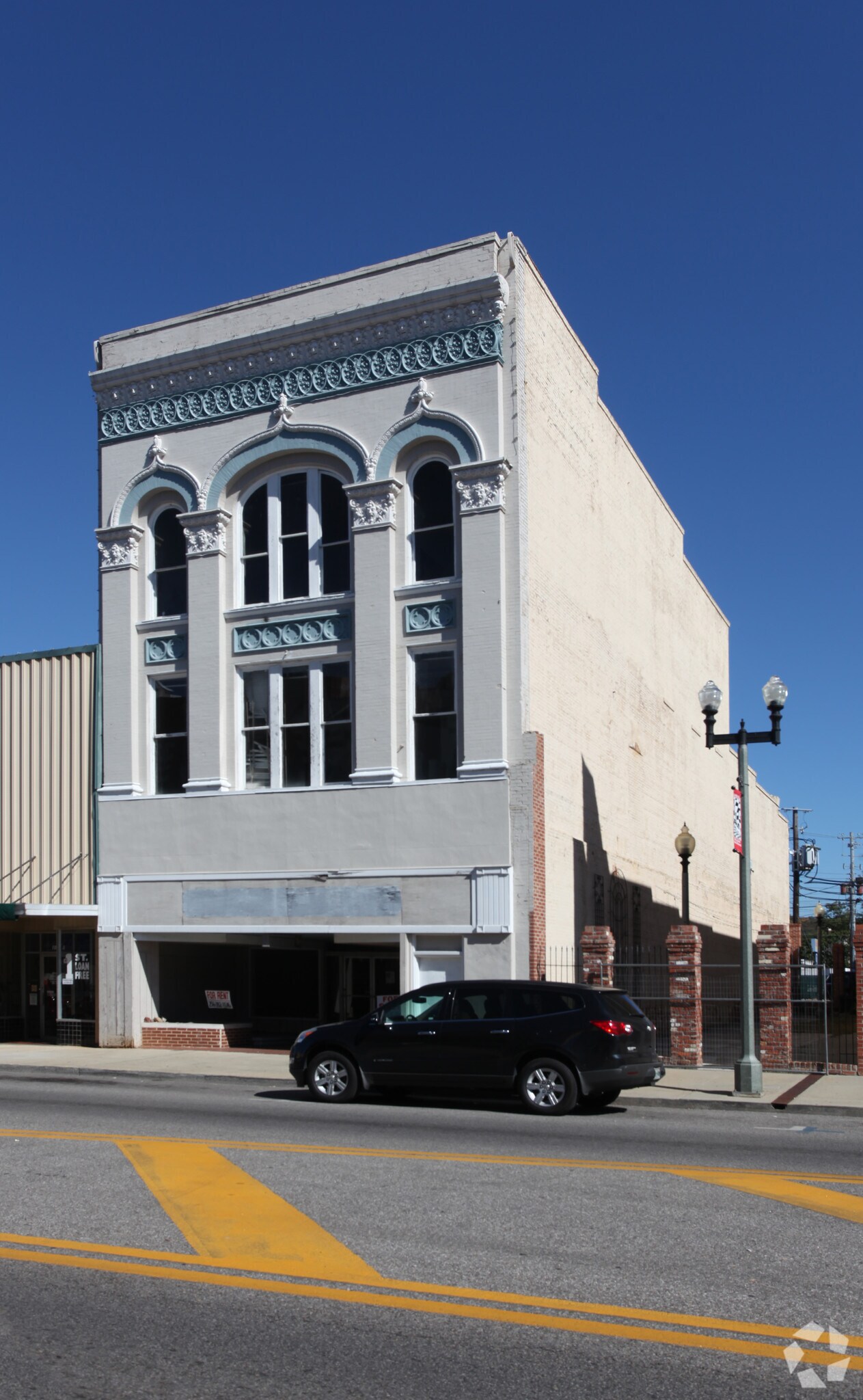 1025 Noble St, Anniston, AL for sale Primary Photo- Image 1 of 1