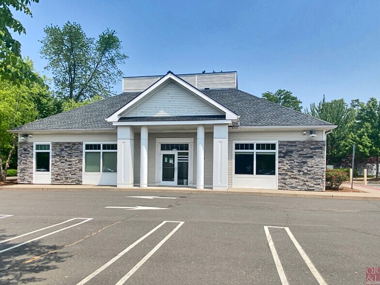 176 Newington Rd, West Hartford, CT 06110 Farmington Bank