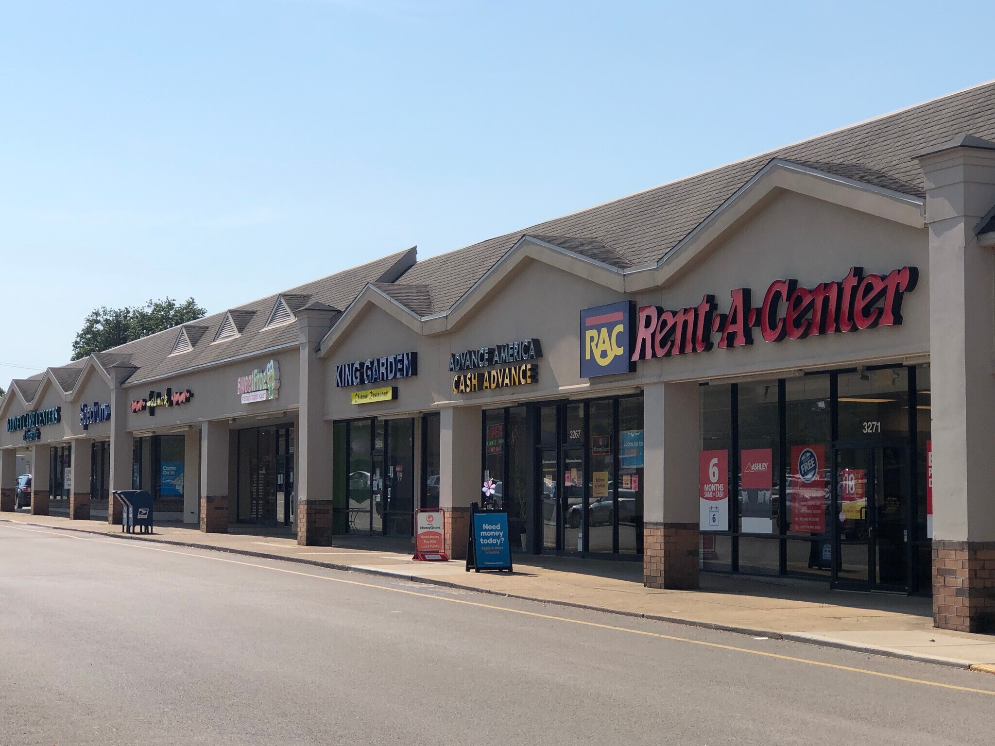 3201-3315 Maple Ave, Zanesville, OH 43701 - Country Fair Shopping