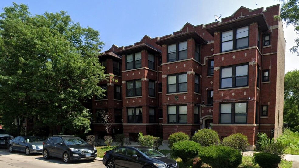 103-Unit Portfolio | Chicago Southsides portfolio of 7 properties for sale on LoopNet.com - Building Photo - Image 1 of 2