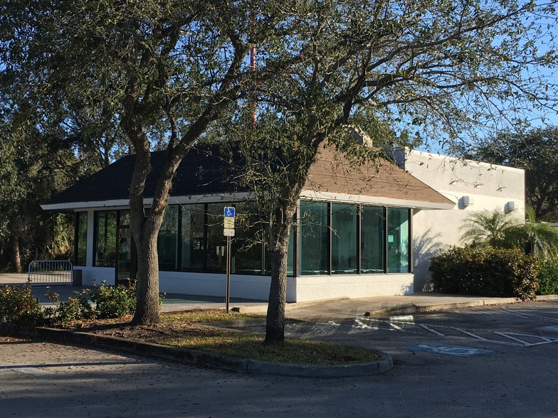 1919 94th Ct, Vero Beach, FL for sale - Primary Photo - Image 1 of 1