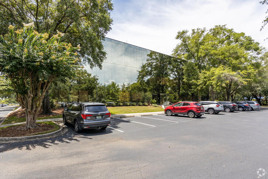 6621 Southpoint Dr N, Jacksonville, FL for lease - Primary Photo - Image 1 of 4