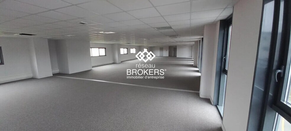 Office in Montauban for lease - Interior Photo - Image 3 of 8