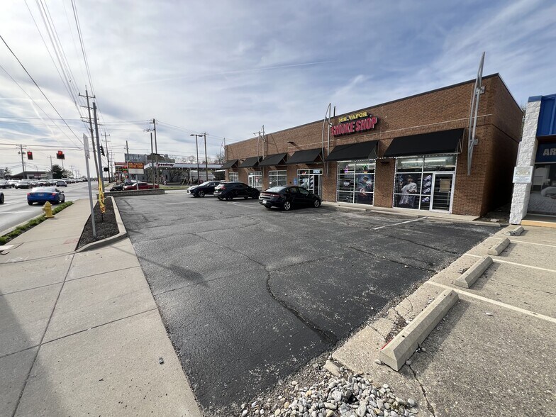 8390 Beechmont Ave, Cincinnati, OH for sale - Building Photo - Image 3 of 9