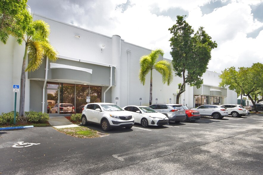 5553 Anglers Ave, Fort Lauderdale, FL for lease - Building Photo - Image 2 of 7