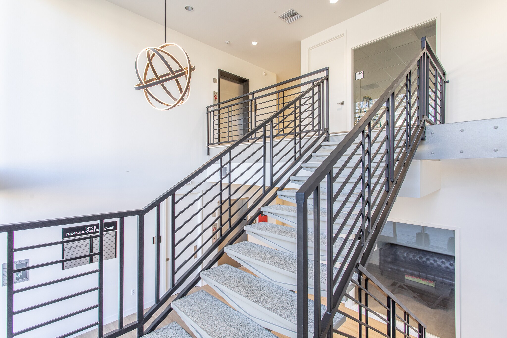 1429 Thousand Oaks Blvd, Thousand Oaks, CA for lease Interior Photo- Image 1 of 15