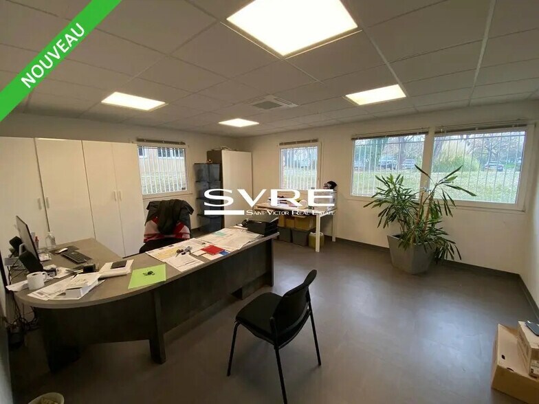 Office in Vitrolles for lease - Interior Photo - Image 2 of 8