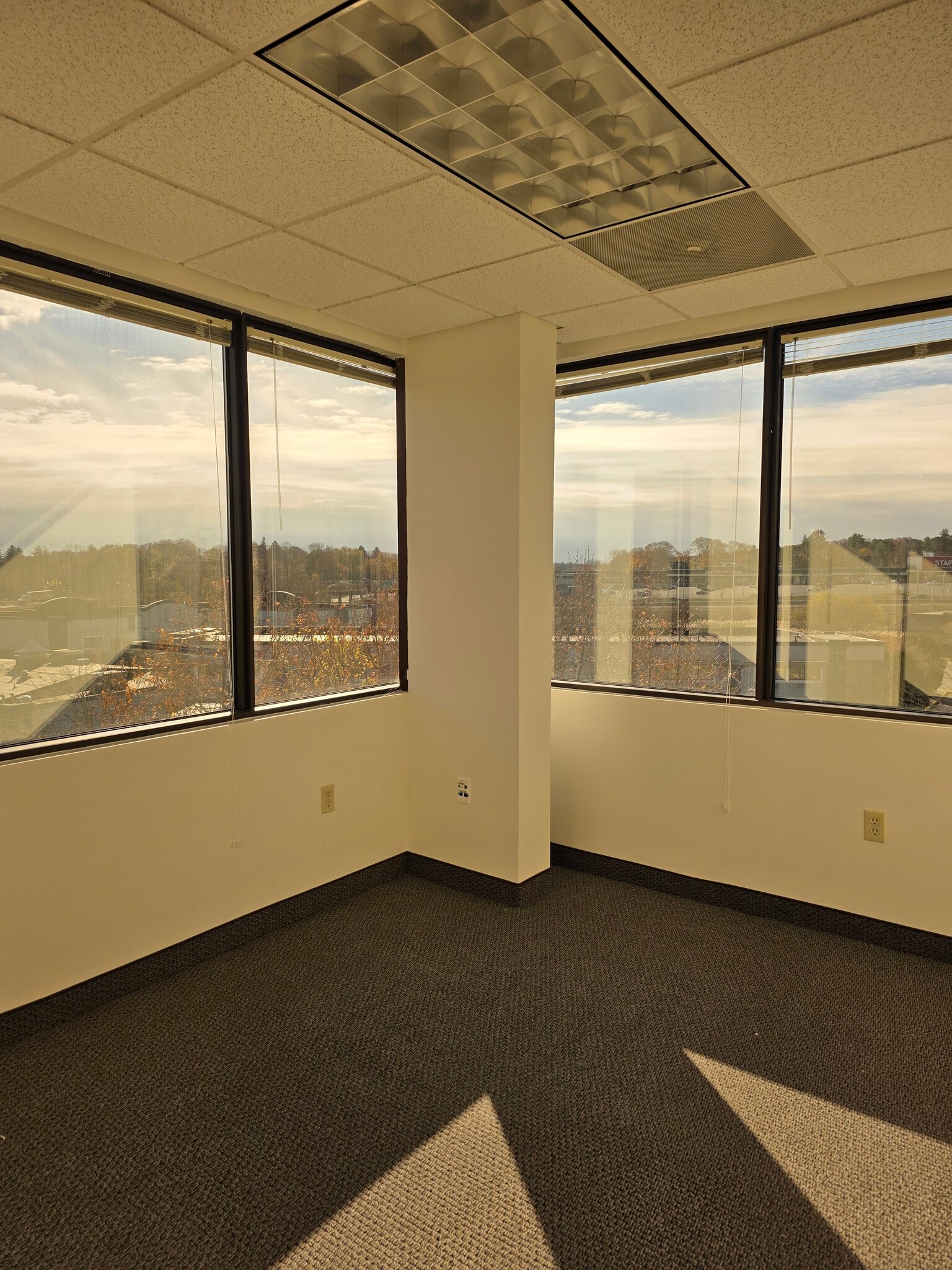 400 Bayonet St, New London, CT for sale Interior Photo- Image 1 of 19