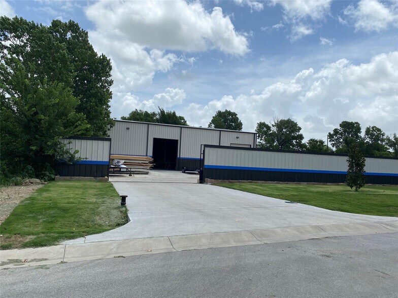 7201 Hudson Village Crk, Kennedale, TX for sale - Primary Photo - Image 1 of 1