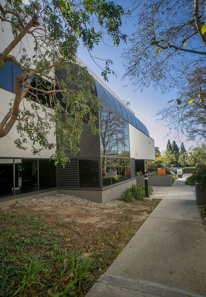 6089 Bristol Pky, Culver City, CA for lease - Building Photo - Image 3 of 22