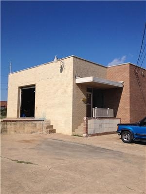 2535 Farrington St, Dallas, TX for lease - Primary Photo - Image 1 of 4