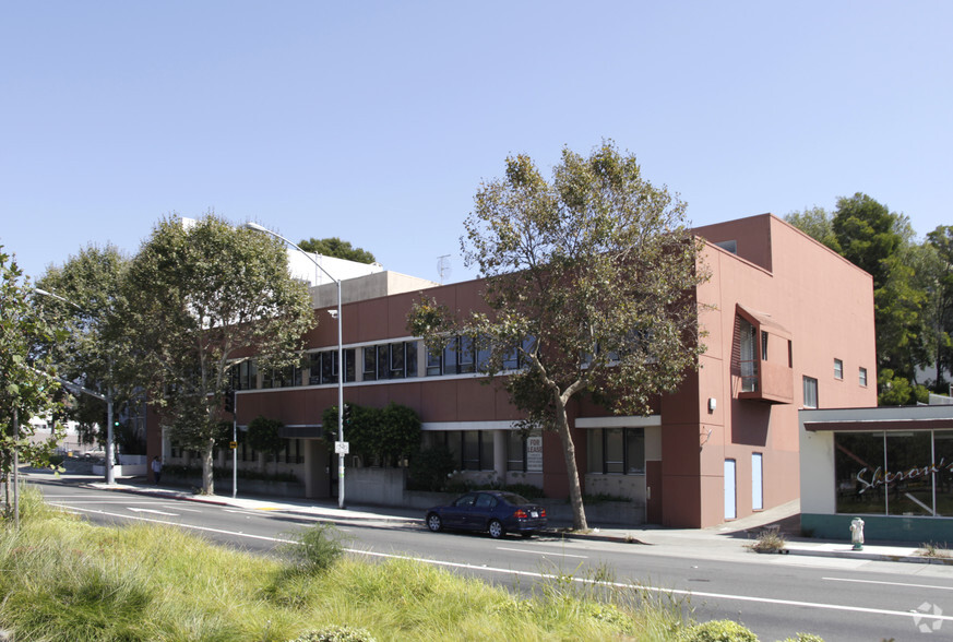 2900 Lakeshore Ave, Oakland, CA for lease - Primary Photo - Image 1 of 3