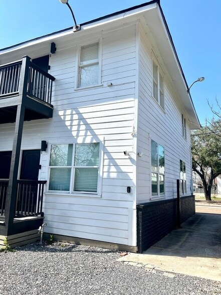 9 Door Investment Property portfolio of 5 properties for sale on LoopNet.com - Building Photo - Image 3 of 74